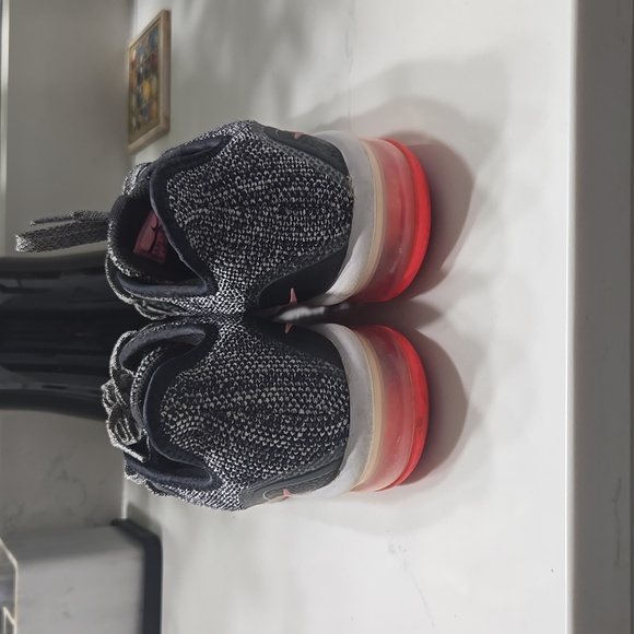 Nike shoes - Picture 4 of 5